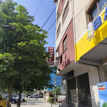 Theo Hotel *
